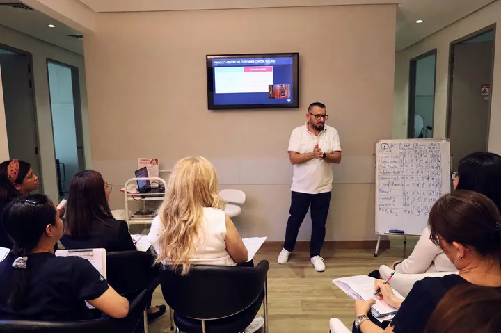 A team discussion during training